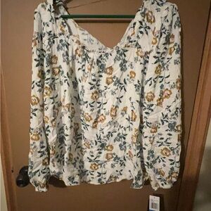 Square neck floral top. XL, ties in the back. NWT